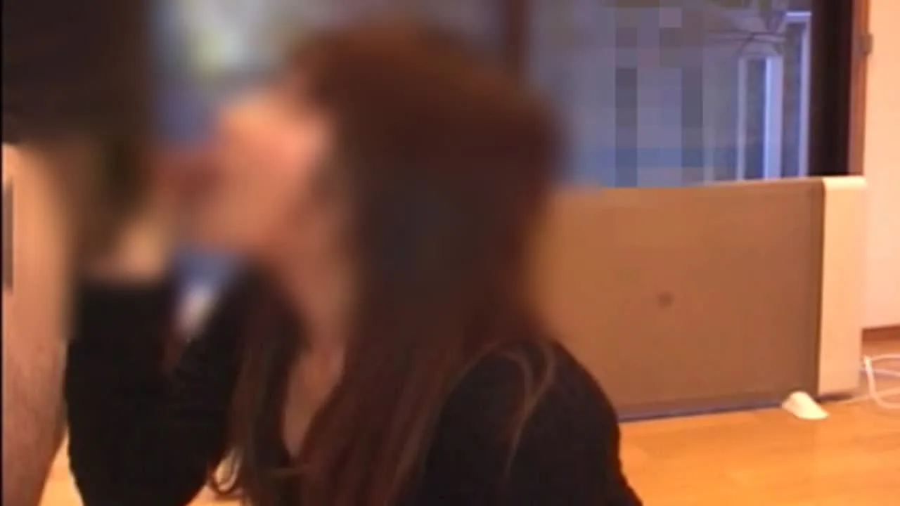 即尺チンポしゃぶってザーメンごっくんした後、チンポ耐えられなくなるまでお掃除フェラする変態素人女子！ - FC2 Video - 272062