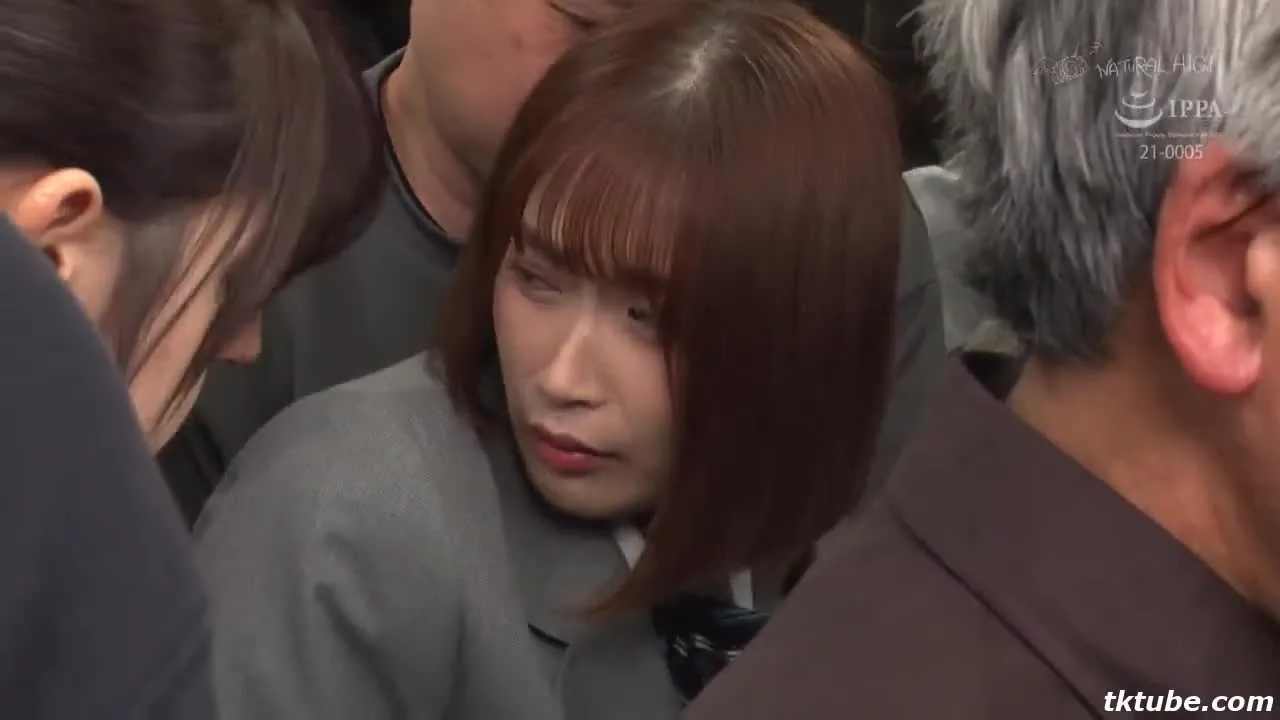 レズらせいじり電車 友達同士の手マンでイキ漏らす2人組*.mp4 - FC2 Video - 272214