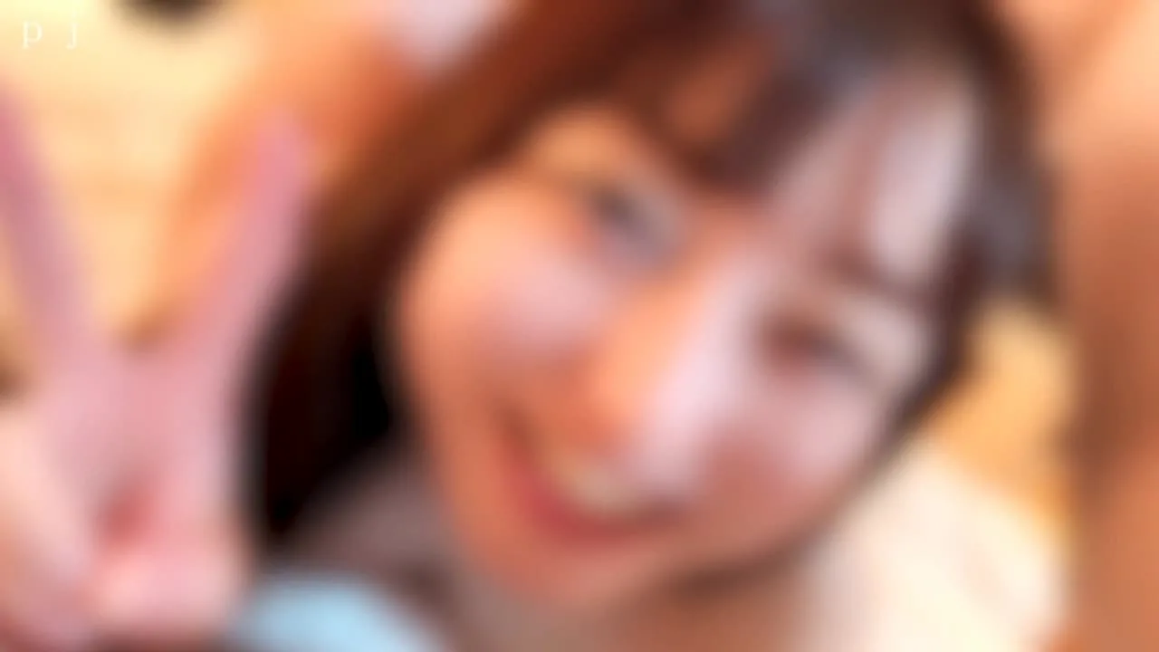 「毎日色んな人のチンチンでいっぱいです♡」生チンポ挿入中ピースしてヤリマン宣言！変態受付嬢に中出し！ - FC2 Video - 272402