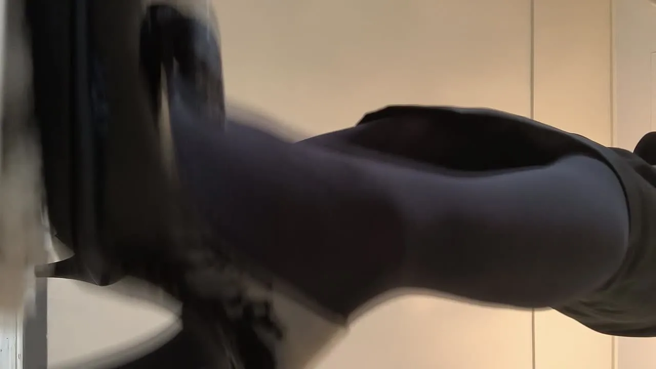 自撮り女性応援企画 パンプスでおにぎりクラッシュ - FC2 Video - 272490