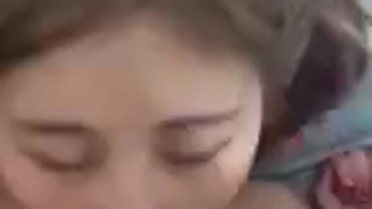 リアルなスマホプライベート即席撮影　車内の自然体女房に唐突に口内発射してゴックンさせる - FC2 Video - 272716