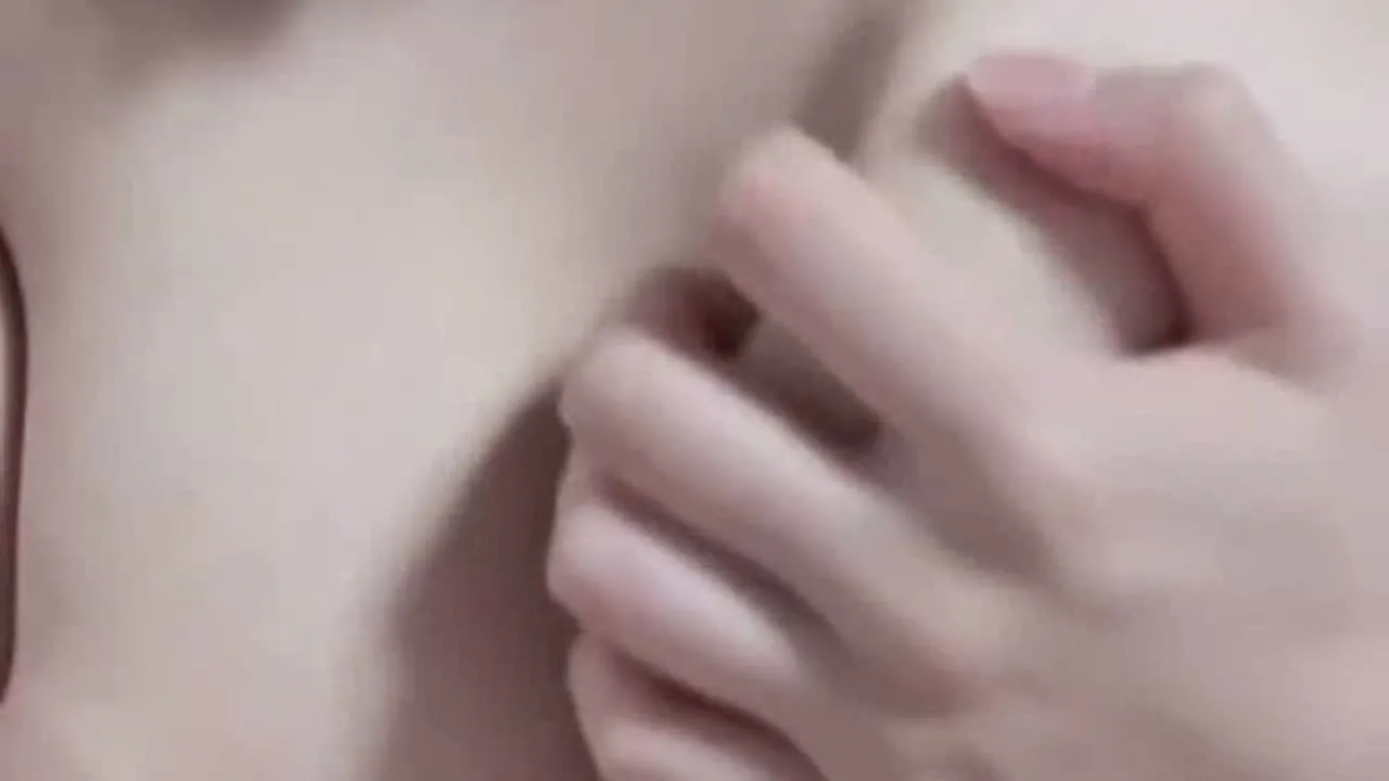 大学生おっぱいさわるだけでびしょ濡れな女の子 - FC2 Video - 273396