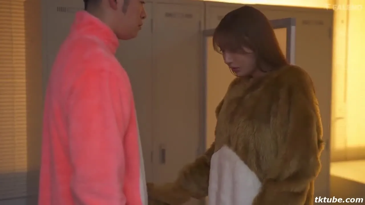 このうさちゃんが脱いだらスゴイおっぱいだった…！世間知らずな巨乳バイトと、汗と愛液にビショ濡れてヤリ - FC2 Video - 273790