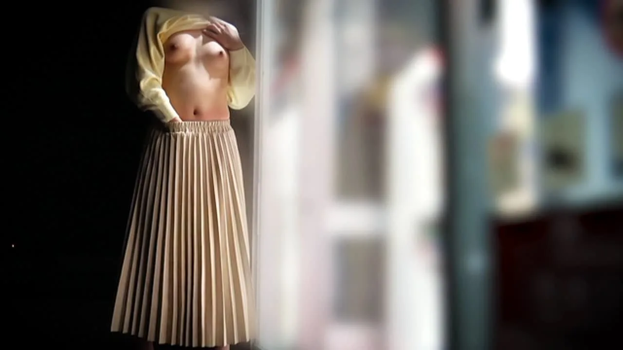 深夜のサービスエリアで野外露出しておまんこもおっぱいも丸出し!オナニーまでしちゃう素人女子ちゃん! - FC2 Video - 273970