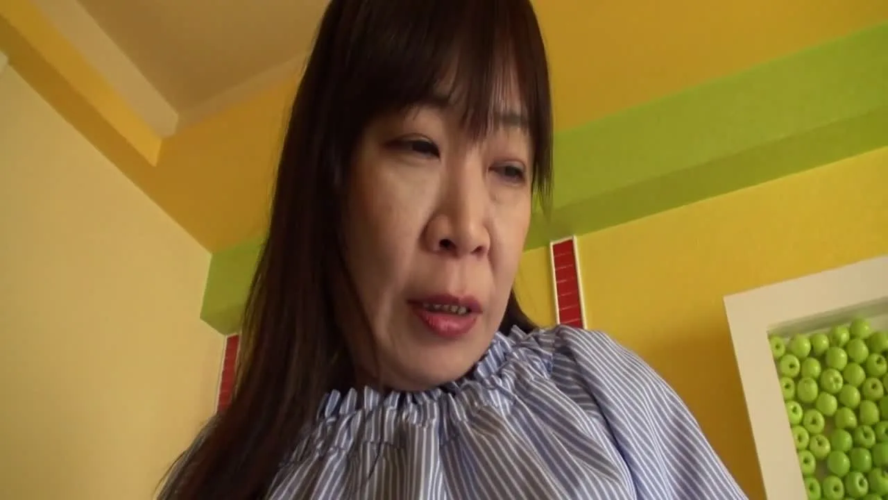 【人妻不倫】黒レースのエロパンティを履いた熟女の不倫SEX。完熟マンコに中出し発射。 - FC2 Video - 274496