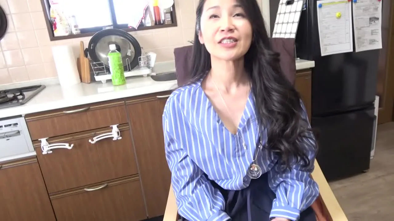 【不倫】47歳熟妻さんと水着姿でガチセックス。 10年ぶりのチンポとコスプレで感度が高まってww - FC2 Video - 274746