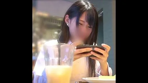 【個撮】八重歯が可愛い黒髪発展途上ちゃん♥ 初無避妊セックスで気持ち良くなりすぎて潮吹きしちゃう！ - FC2 Video - 275340