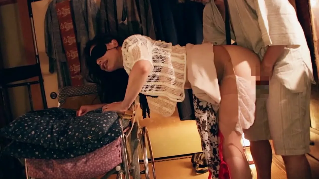 【不倫】近所に住む品のある奥様をハメ撮り。 予想外のドM化にピストンを止められず勢いで”中出し” - FC2 Video - 275944