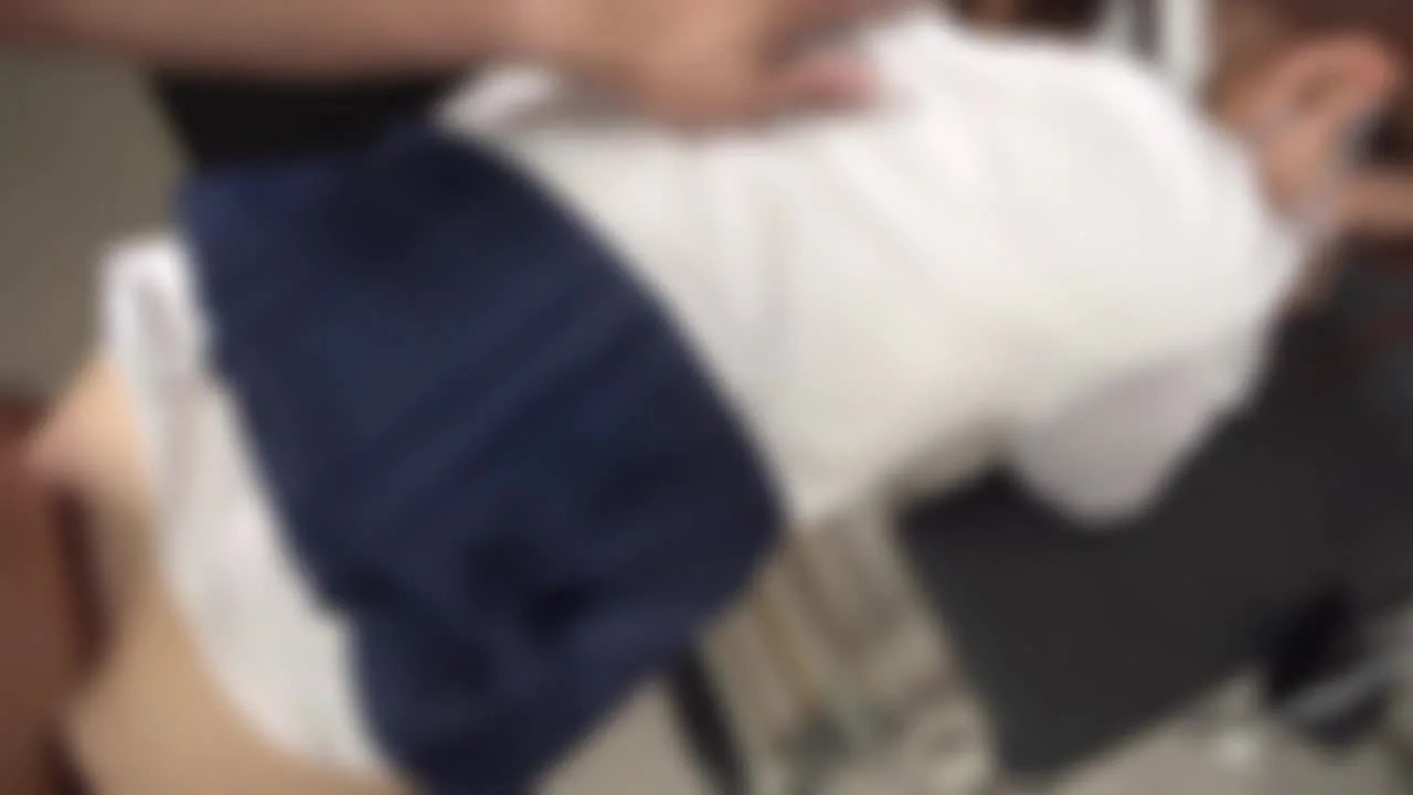 【無修正・完全素人】カワイイ喘ぎ声に我慢できず中出し！欲望むき出しの中年男に軽蔑の眼差しを向けながらも極太マラの快感には抗えずオマンコぐっちょりさせて切なげに喘ぐＳ級 - FC2 Video - 278478