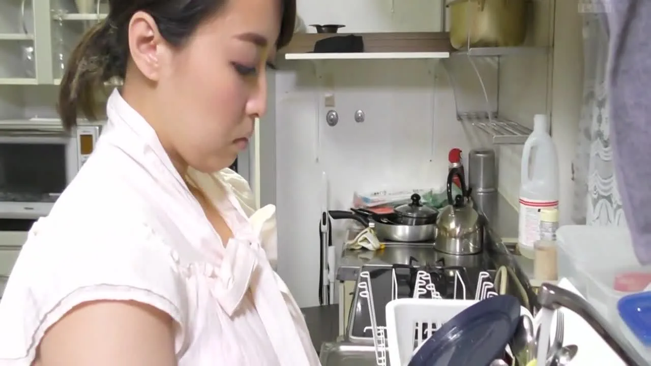 【個撮】むっちりボディの巨乳熟女妻。オチンポに釘付けで、濃厚バキュームフェラでご奉仕してくれました。 - FC2 Video - 279464