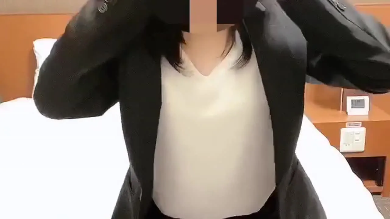 【人妻】出張先　スーツ　オナニー　報告動画　　スーツ姿をご主人様に見て頂きたくて - FC2 Video - 280720