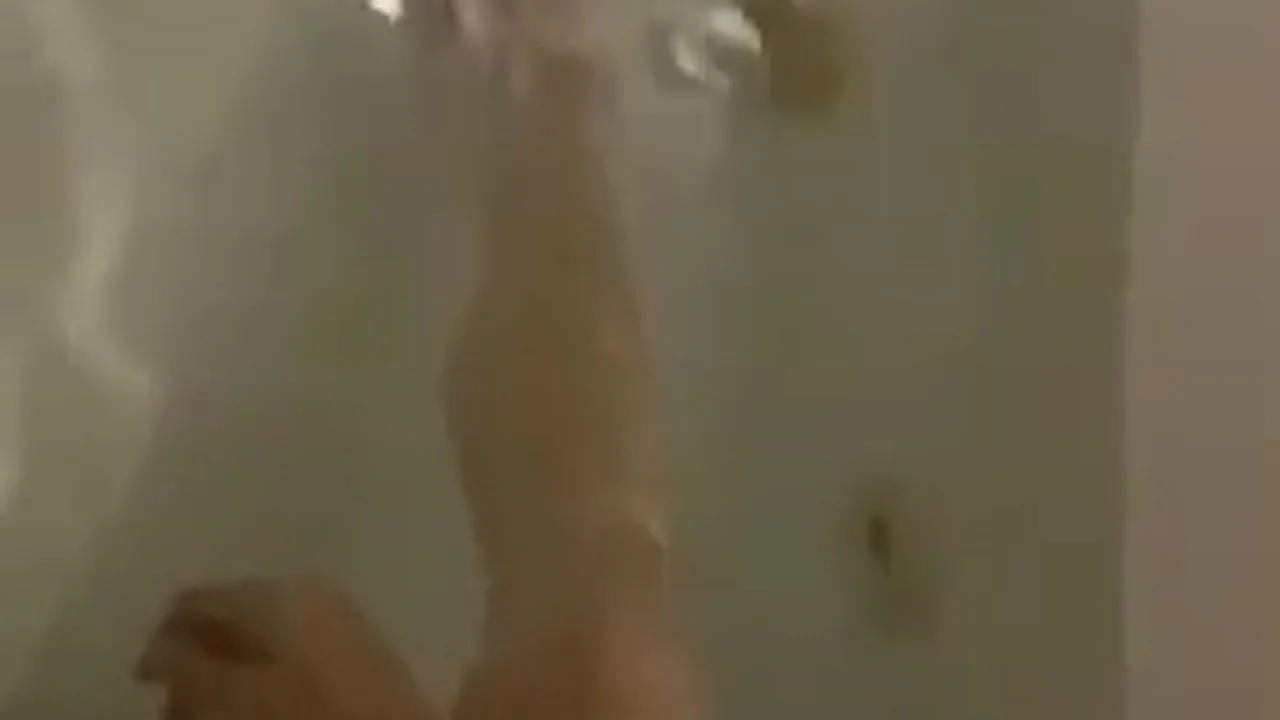 【人妻素人】オナニー報告動画　ホテルのお風呂場にて - FC2 Video - 281040