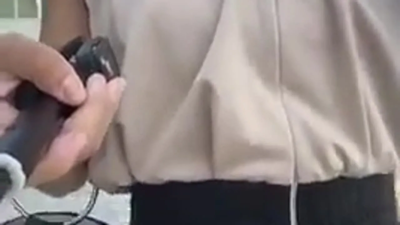 【人妻素人】休日のオナニー報告動画　トイレでオナニー　報告 - FC2 Video - 281060