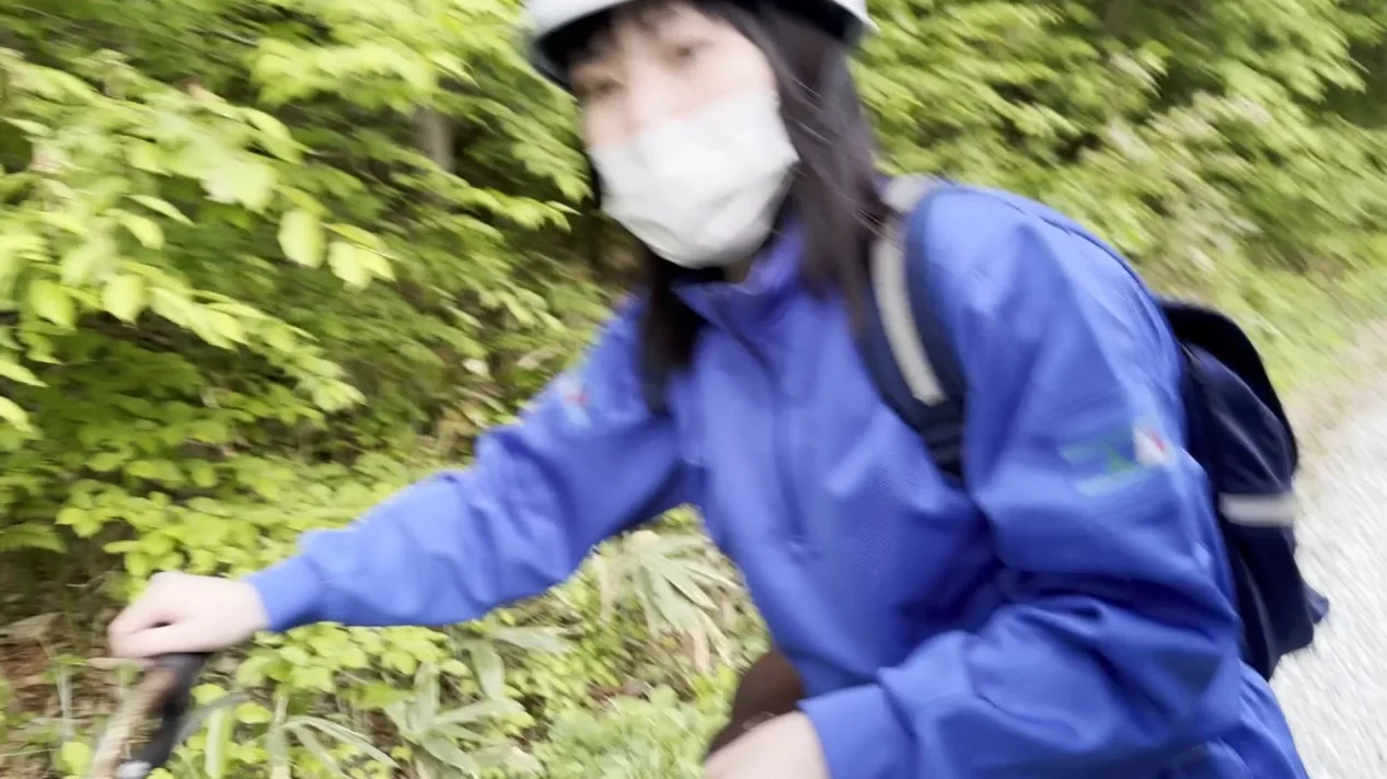 ジャージを着てヘルメットをかぶってパートに通う主婦に - FC2 Video - 281314