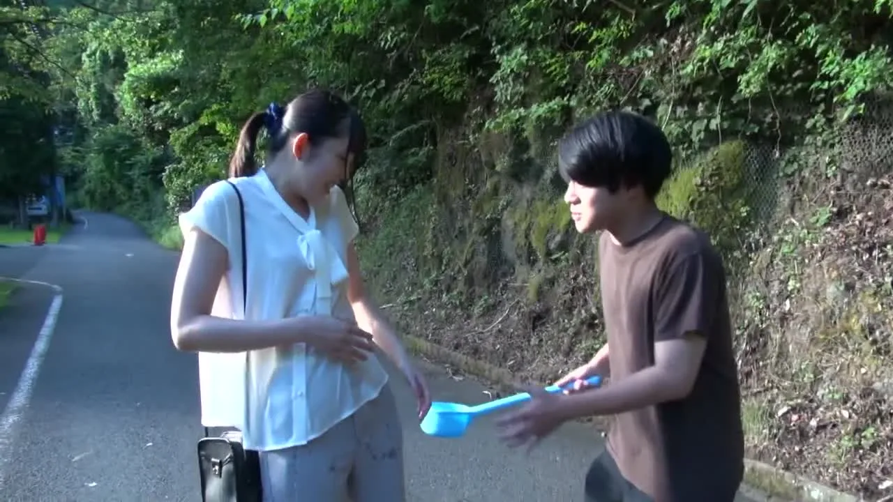 初心そうな美女を狙って打ち水レース柄フラをスラして乳首こねくり発情顔て積極ヘロキスそのまま野外て青カ - FC2 Video - 281368