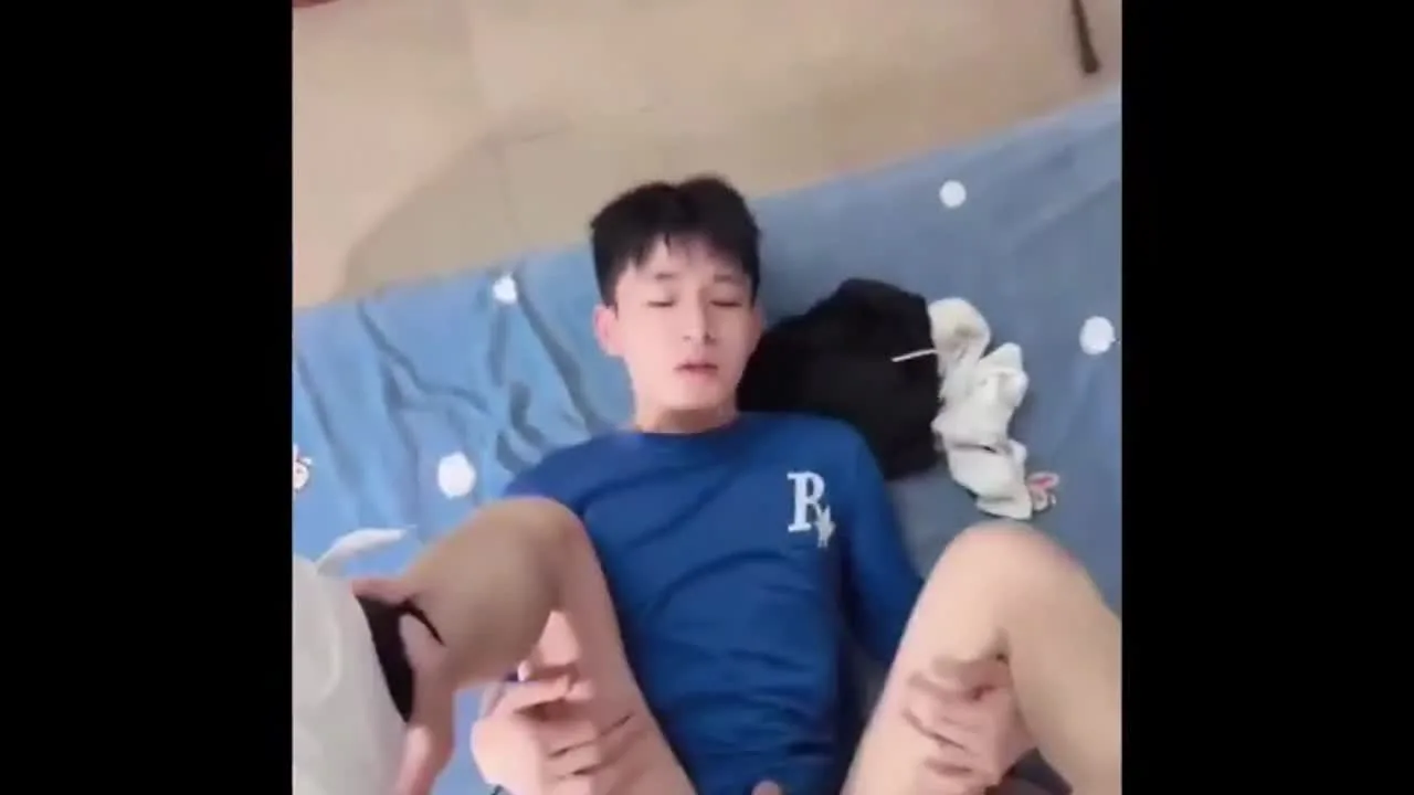 小弟弟初嘗雲雨情 - FC2 Video - 281888