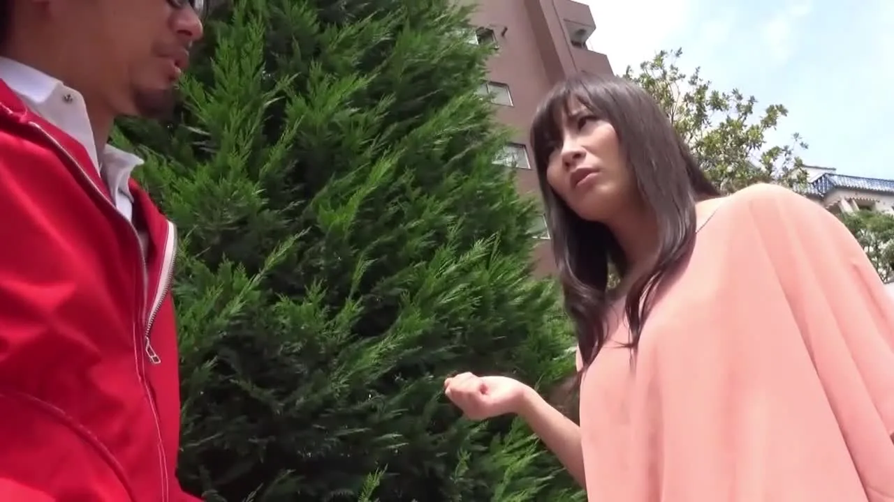 【人妻】結婚４年目の欲求不満でご無沙汰な奥さん。ムラムラが抑えられずに旦那以外の肉棒を咥えこんで中出 - FC2 Video - 283142