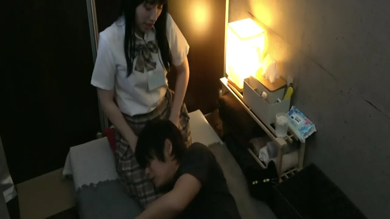 【制服リフレ】黒髪清楚な色白お嬢様。グレーなリフレ店で完全しちゃってます。 FC2-PPV-4568 - FC2 Video - 285093