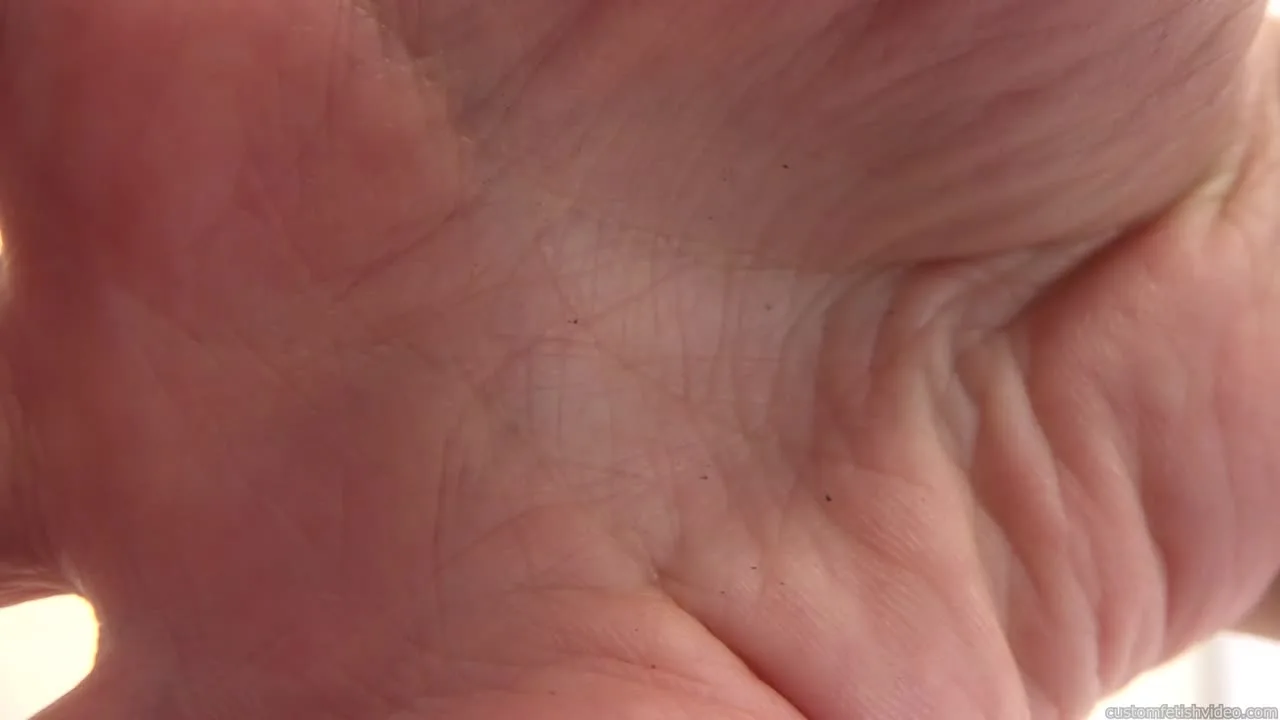 カメラのレンズを触る女性の手フェチ動画 - FC2 Video - 285985