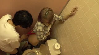 スレンター巨乳の美人キャル妻か他人旦那を誘惑夜間のキャンフ場トイレ車内て寝取りSEX夫婦のテント内て - FC2 Video - 286705