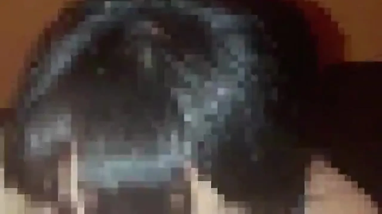 【人妻素人　カラオケでアヘ顔連発】淫乱フェラチオと首絞めアヘ顔 - FC2 Video - 286793