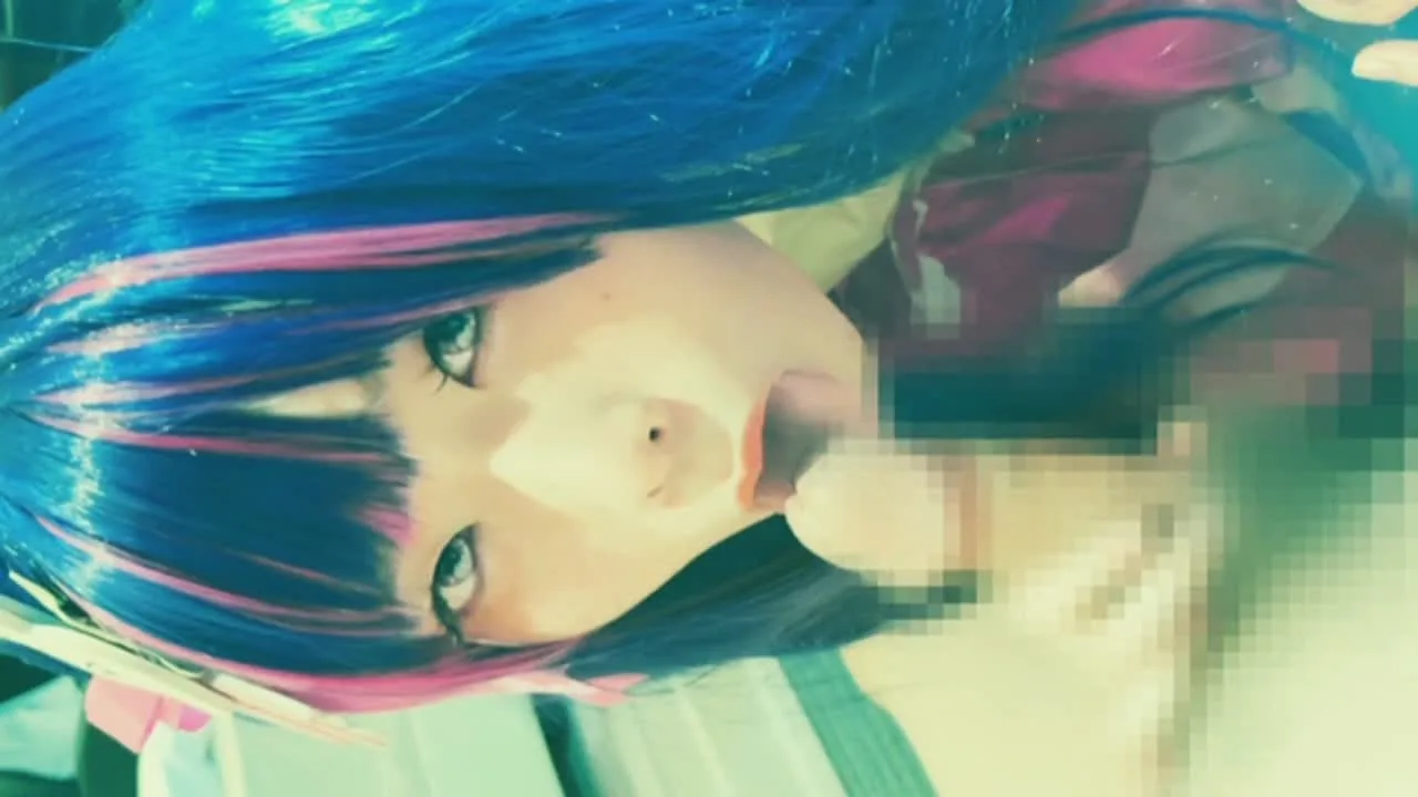吸い込まれそうな瞳のコスプレイヤーちゃんがカメラ目線で首振りバキュームフェラしてチンポしゃぶりィ! - FC2 Video - 288393