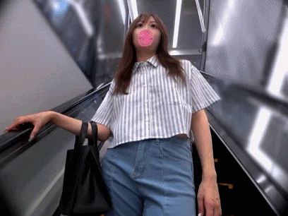 【ジーンズの中の秘密】豊満デカ尻ウェイブとノーブラOPで判明したビンビン美乳首！ - FC2 Video - 289803