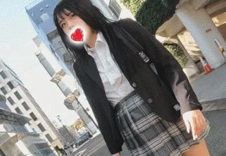 制服Z世代の青空劣情日記＃露出マ●コに風が当たる露出サイコー！03「外人がずっとこっち見てんだけど」それでもやめない鬼強ハート - FC2 Video - 290965