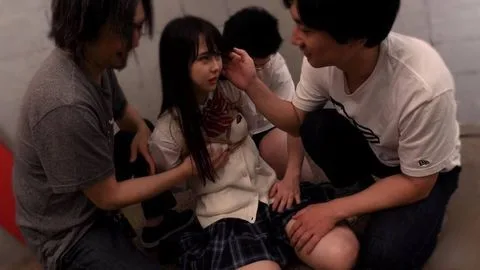 18歳****をおじさん三人で中出しやり放題♡ - FC2 Video - 295777