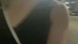 【淫乱　人妻素人　夕方散歩の途中に電気屋さんのトイレでオナニー】ノースリトップス - FC2 Video - 296215