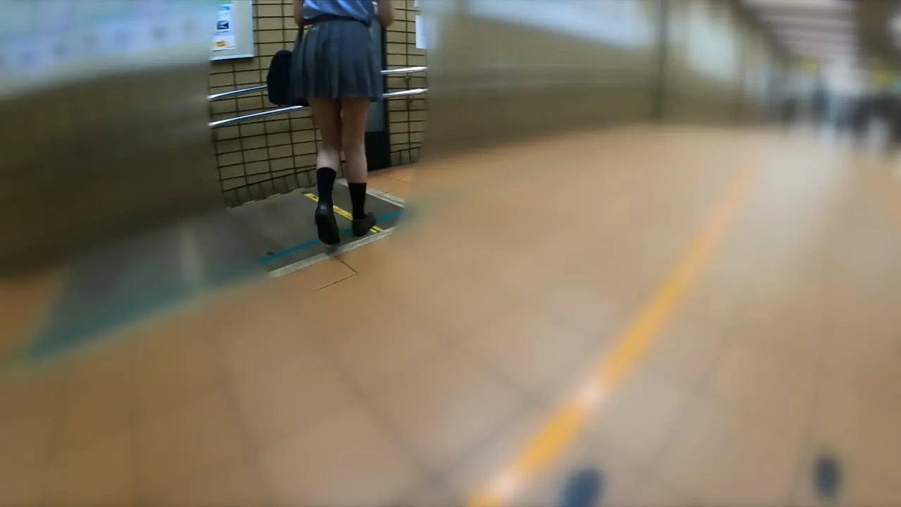 【ぶっかけ】ホワイトメリークリスマス！一所懸命隠すもスカートに掛かった一か月分の精子！ - FC2 Video - 297236