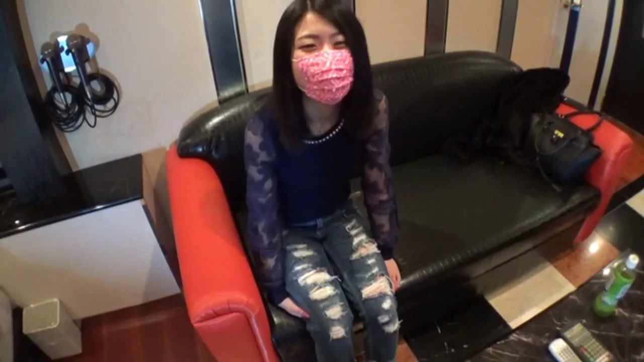 入れ乳か！？と疑念を抱かせるぐらいの天然美乳！フリーター素人女子と生ハメでおセックスハメハメ！ - FC2 Video - 298120