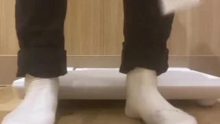 【人妻　淫乱女】トイレでアナニー　拡げるだけで腸汁が出る様に - FC2 Video - 298848