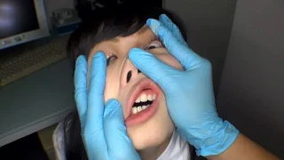 可愛い女子のお顔をゴム手袋を着用した手で入念にマッサージしてメチャクチャに変形させて楽しんじゃう！ - FC2 Video - 299152