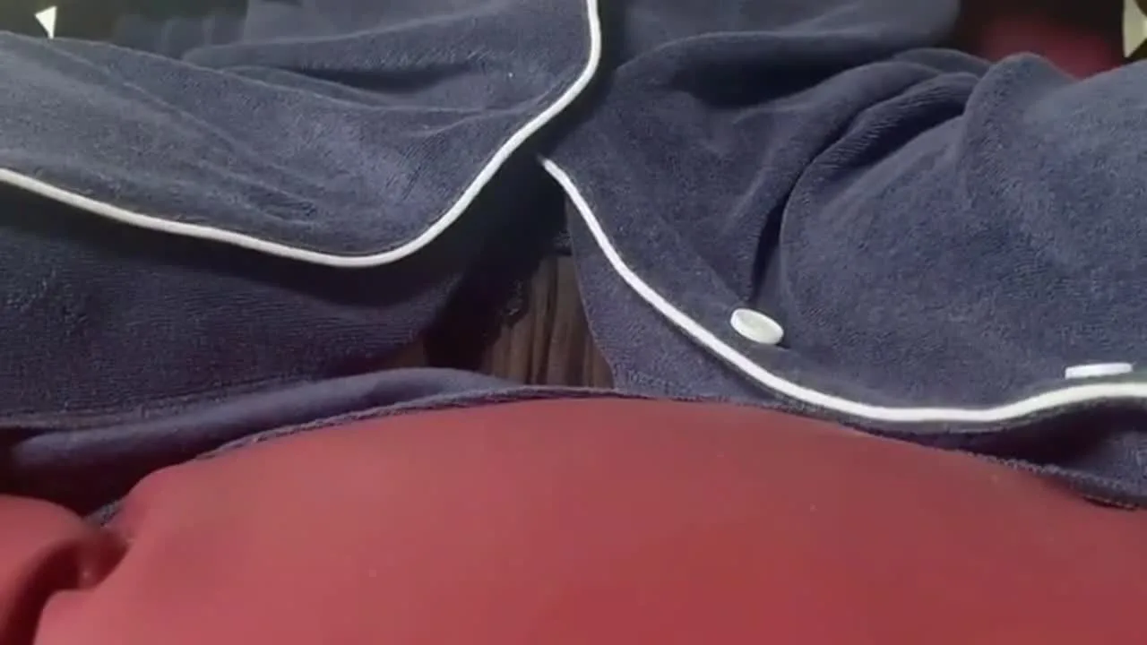 【人妻素人　寝取られ妻　SMソファでオナニー】女の子前なので挿入なしのソフトオナニー - FC2 Video - 299540