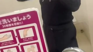 【人妻素人　寝取られ妻　仕事中にトイレで】ローターを入れたまま出勤。休憩時間にローターを - FC2 Video - 300336