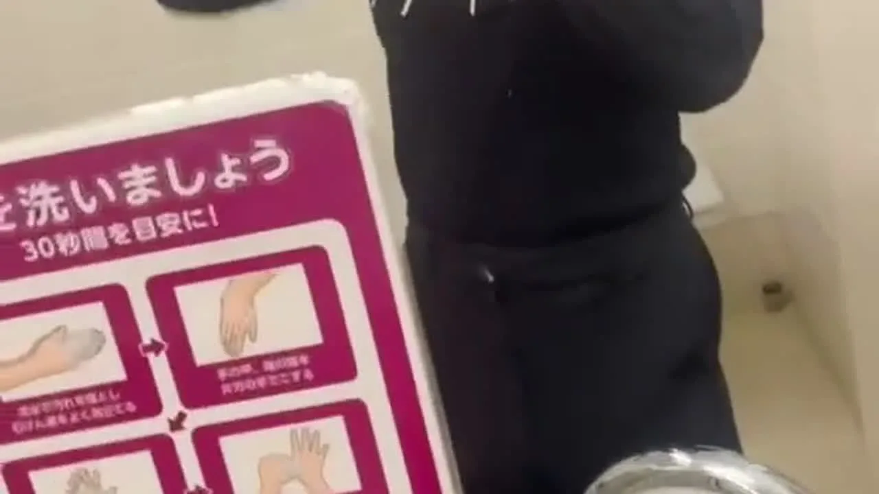 【人妻素人　寝取られ妻　仕事中にトイレで】ローターを入れたまま出勤。休憩時間にローターを - FC2 Video - 300336