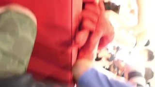 超ド地下イベ潜入ルポ 素人*達が指でズボズボ 見知らぬオッサン達の前でデンマで昇天しまくり　 - FC2 Video - 301766