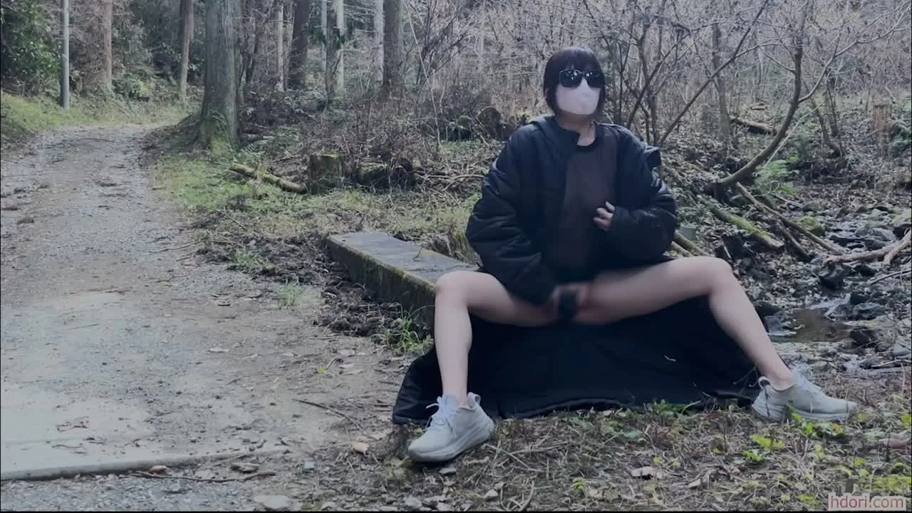 野外オナニー 見られたいけど見られたくない恥ずかしさで興奮してしまう - FC2 Video - 302484