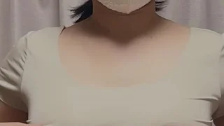 勃起乳首オナニー　シャツ越しと直でチクニーする素人女性 - FC2 Video - 302554