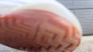 素人女性踏み潰し応援企画体育館シューズでおにぎりクラッシュ - FC2 Video - 302632