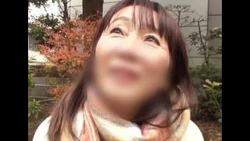 59歳熟女が6年ぶりのSEXでいきなり潮を吹いて喘ぎイク! - FC2 Video - 303593