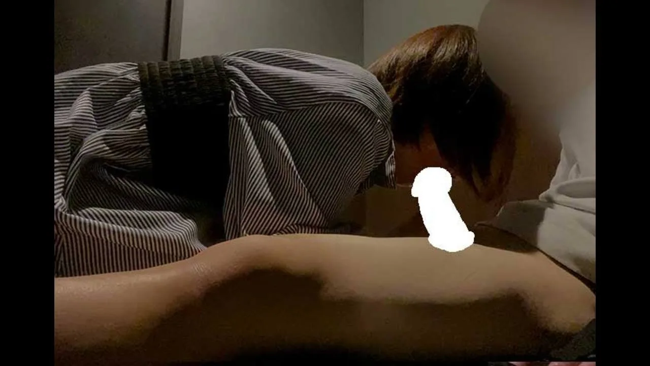 18歳**に人生初のフルボッキチンポを見せつけて手コキフェラさせてきた - FC2 Video - 303913