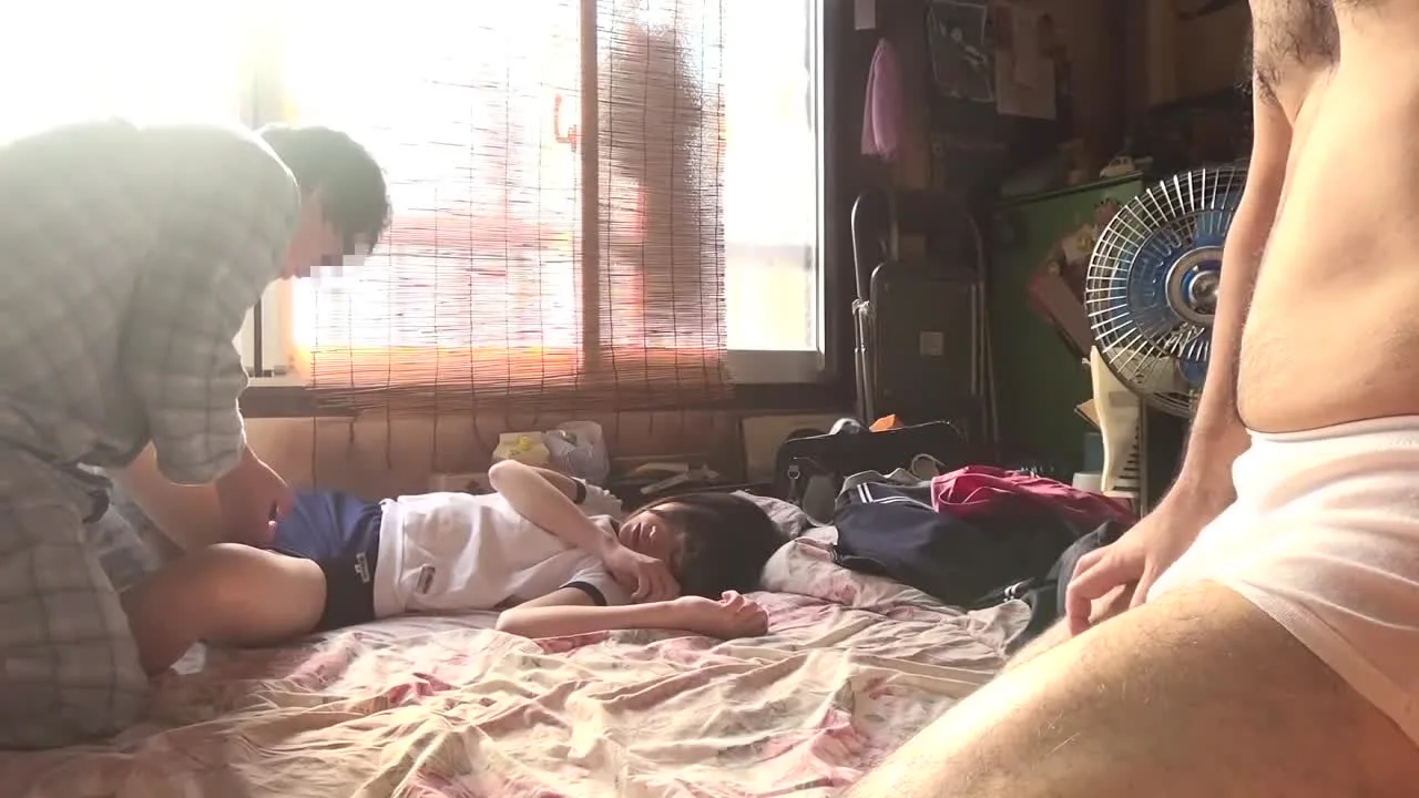 【激マブ】小柄な清純系人妻(23)と中出し不倫セックス。 おとなしい若妻に見えるのに、避妊具無し - FC2 Video - 307005