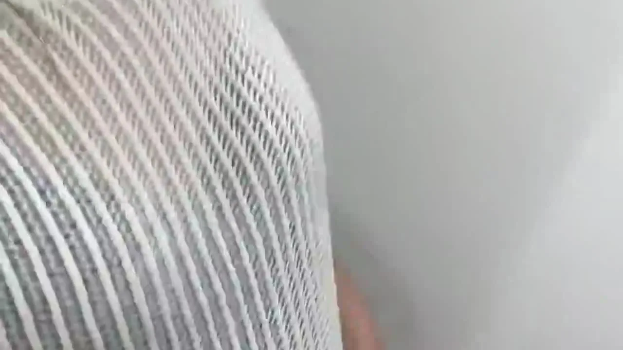 【不倫寝取られ人妻　試着室で店員さんの前で乳首スケスケ】寝取られ　人妻　試着室　オナニー - FC2 Video - 307055