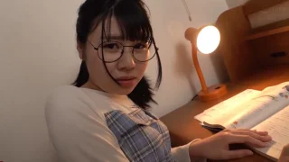 やらしいおじさんとパイパンまんこのメガネ女子。 - FC2 Video - 307577