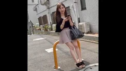 かわいらしい笑顔を見せる黒髪美女とホテルで中出しエッチ - FC2 Video - 307903