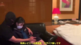 【ウルトラレア】座り込み涙を流す彼女にいったい何が！？ガチムチ師匠 - FC2 Video - 308235