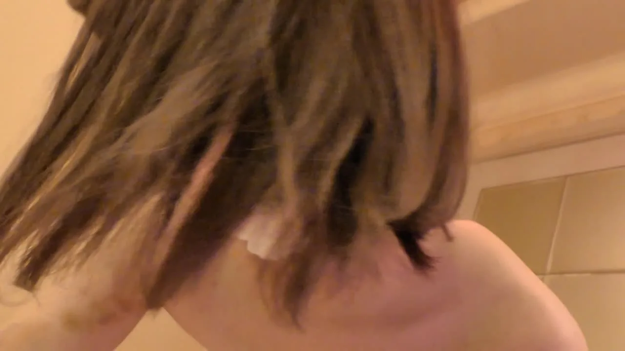 【個人撮影】19歳アパレル店員　騎乗位生ハメ中出し - FC2 Video - 308945