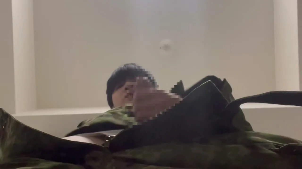 【自衛隊】戦闘服を着てオナニーする元自衛官 - FC2 Video - 310220